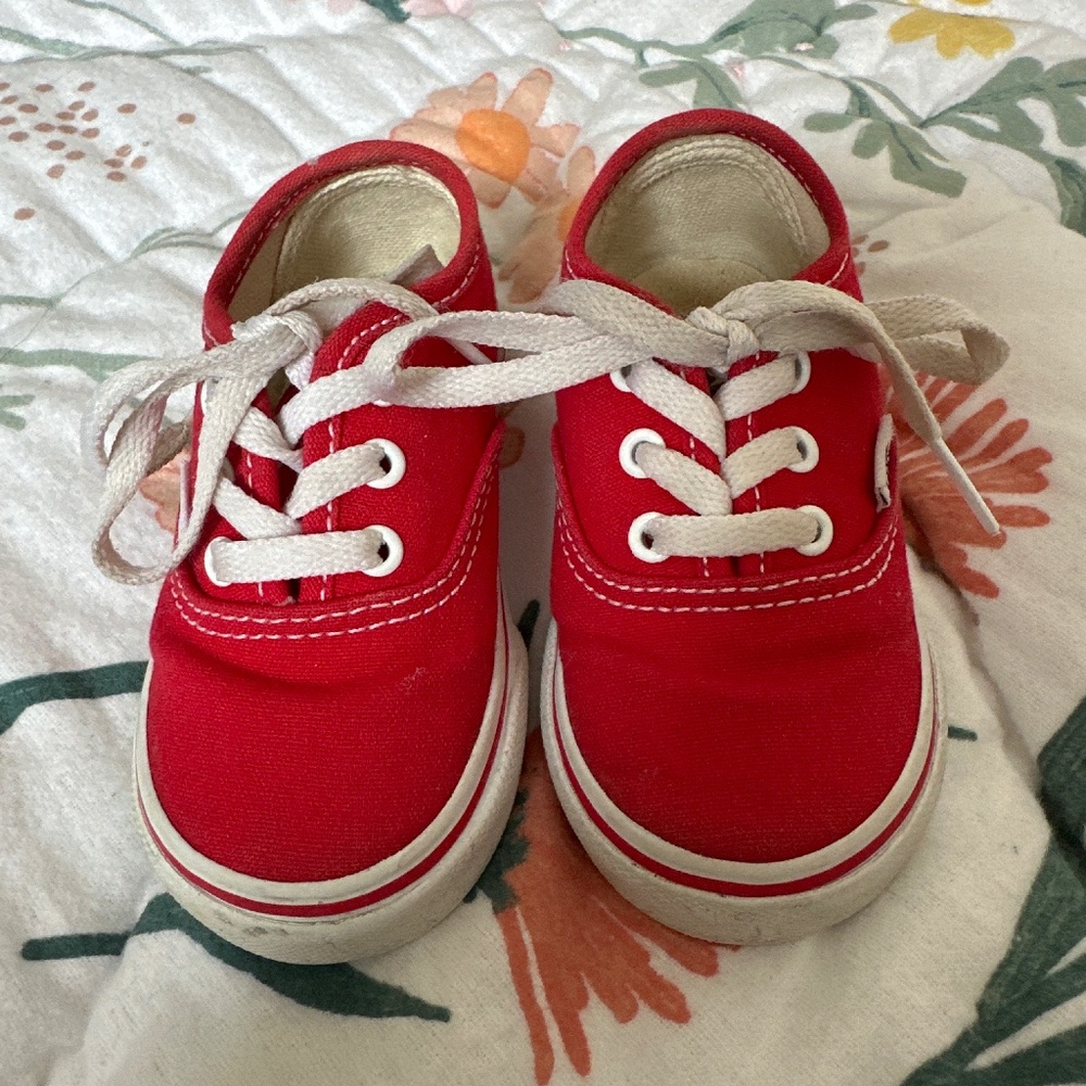 Toddler Vans lace up
